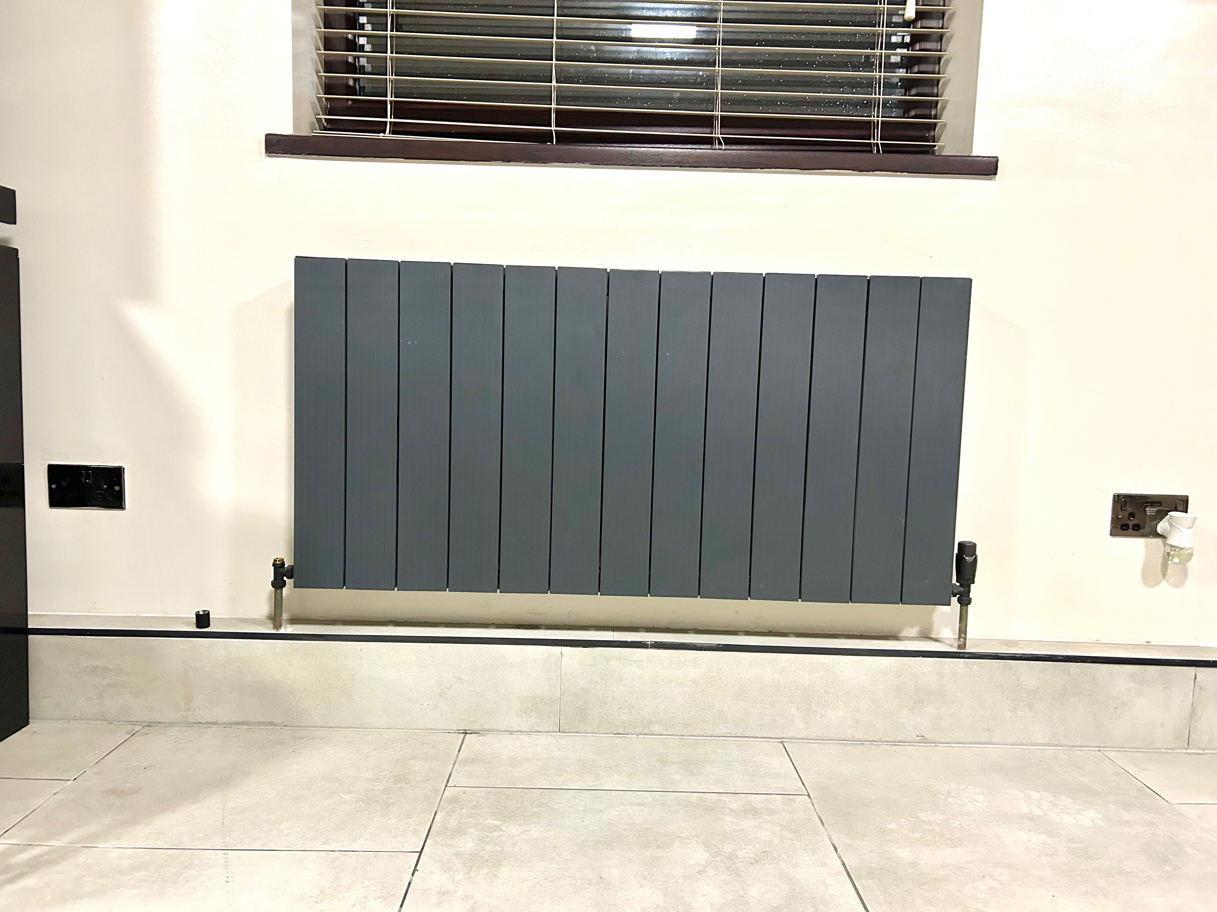 Designer Aluminium Infinity Horizontal 600x1400 BTU 6996