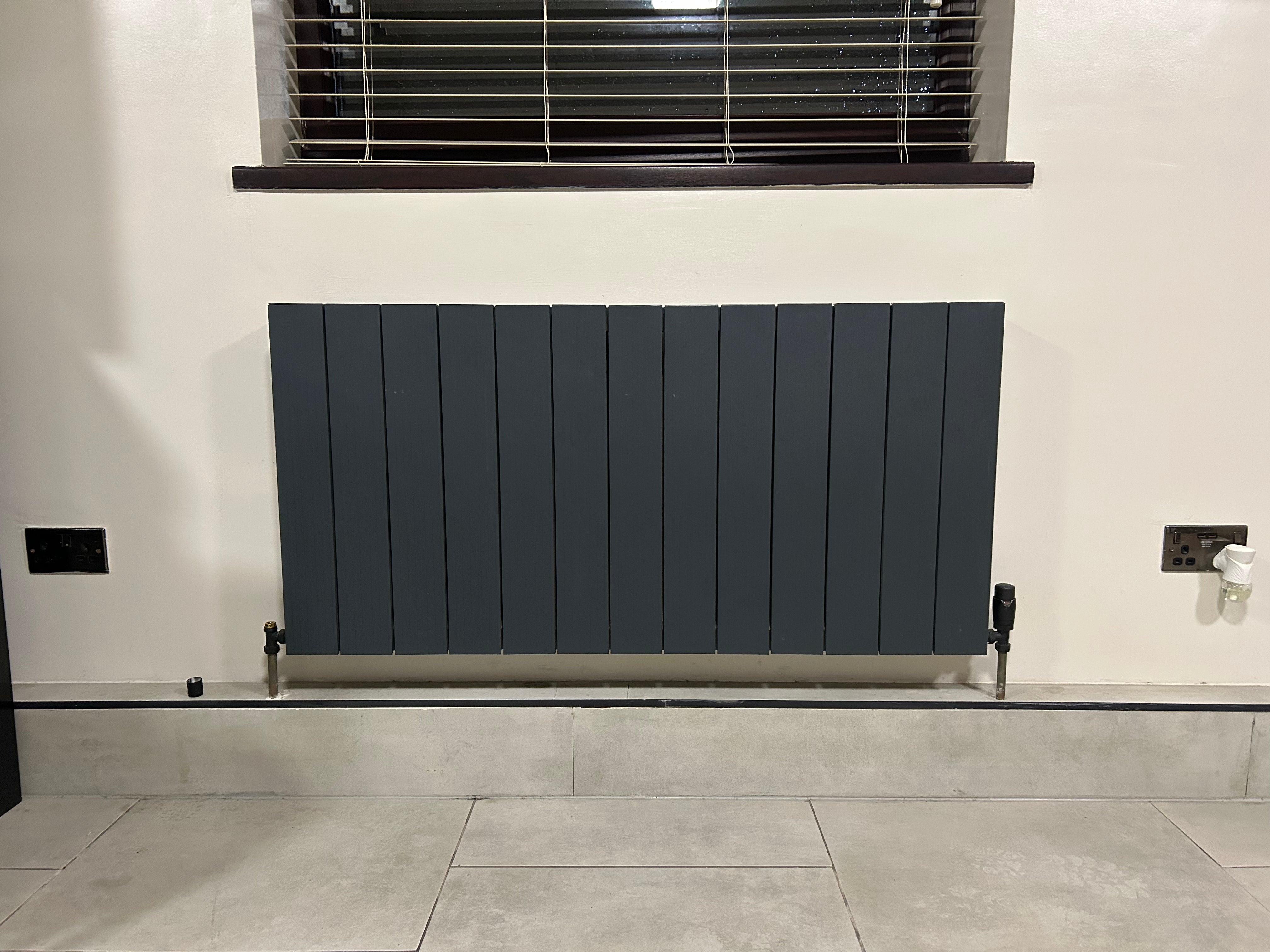 Designer Aluminium Infinity Horizontal 600x1400 BTU 6996