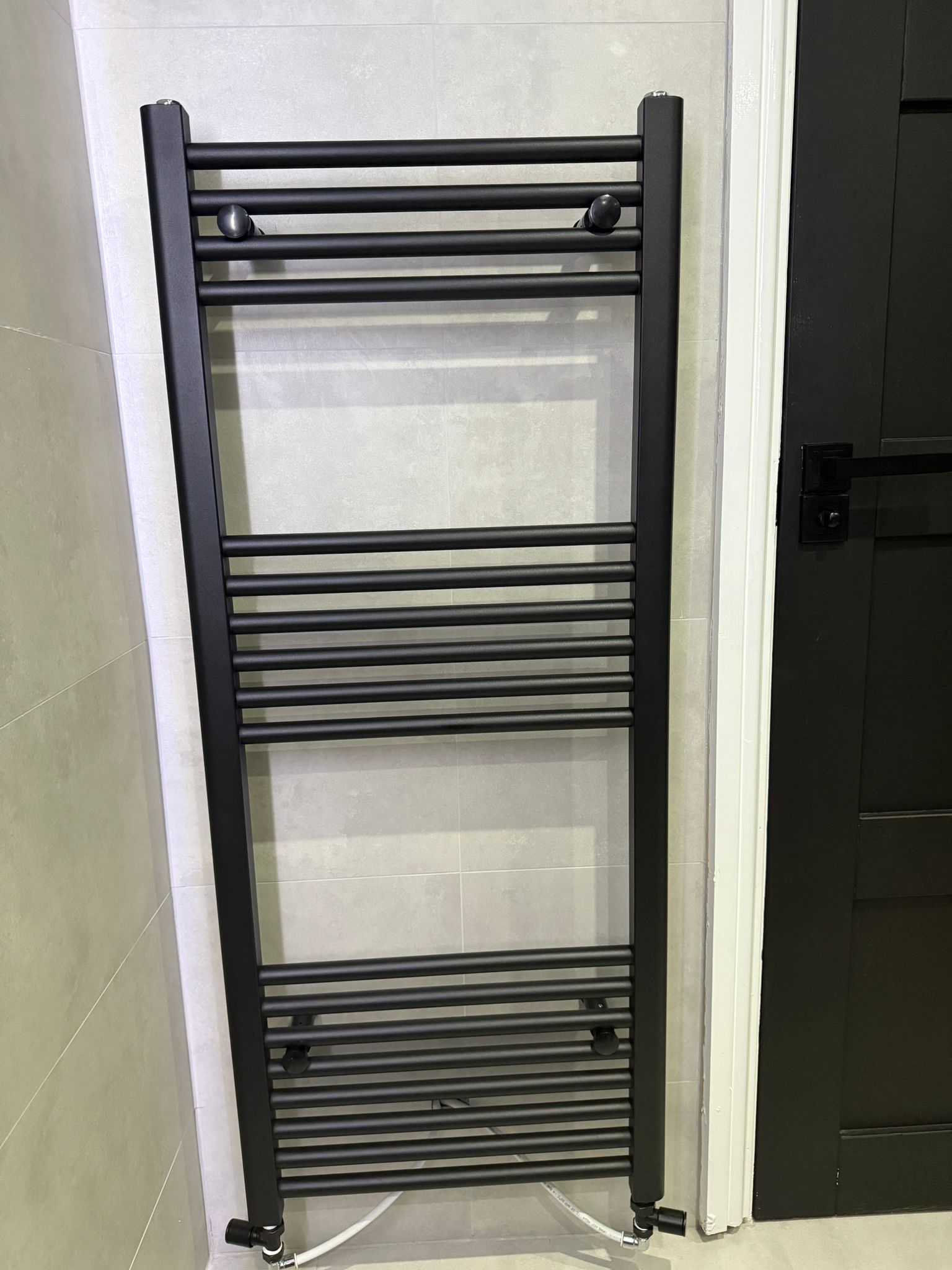 Black Round Bar Towel Rail 1200x500 BTU 2600